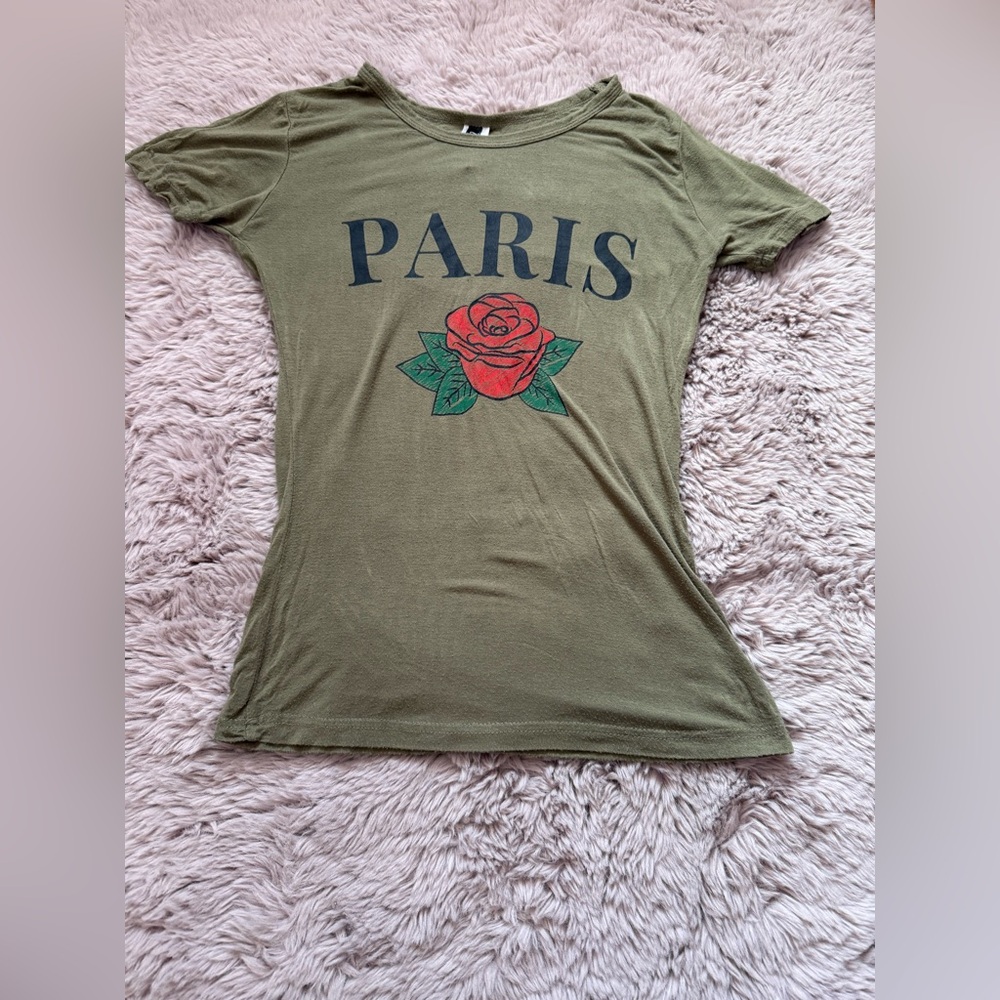 Green Fitted Graphic T-Shirt with Short Sleeves